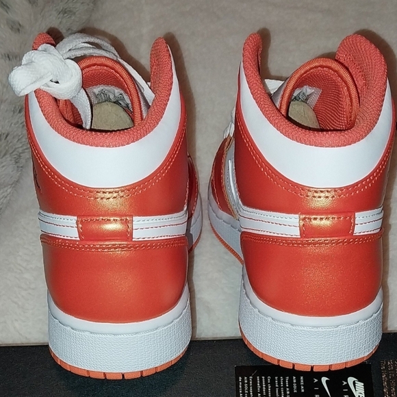 Nike Air Jordan 1 Mid GS Electro Orange - Picture 10 of 12